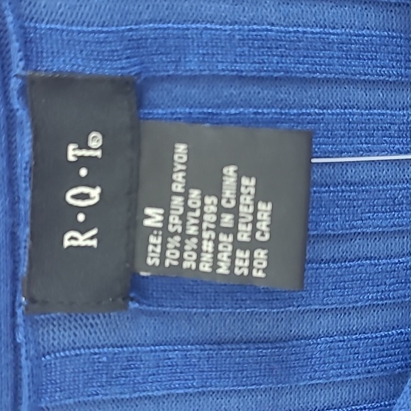 Sweater v-neck silver bit  Embellishment Royal blue stretch  Medium NWT - Picture 4 of 5